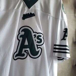 Lee Men's White and Dark Green Jersey